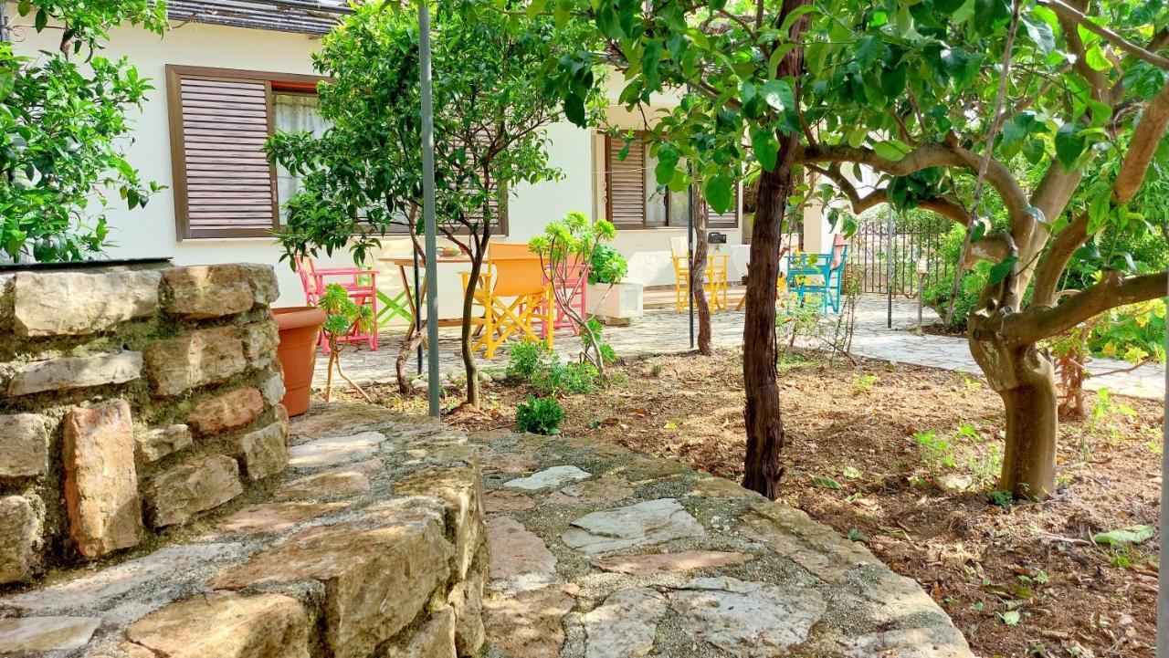 Lourantos Studios & Apartments Vathy  Exterior foto