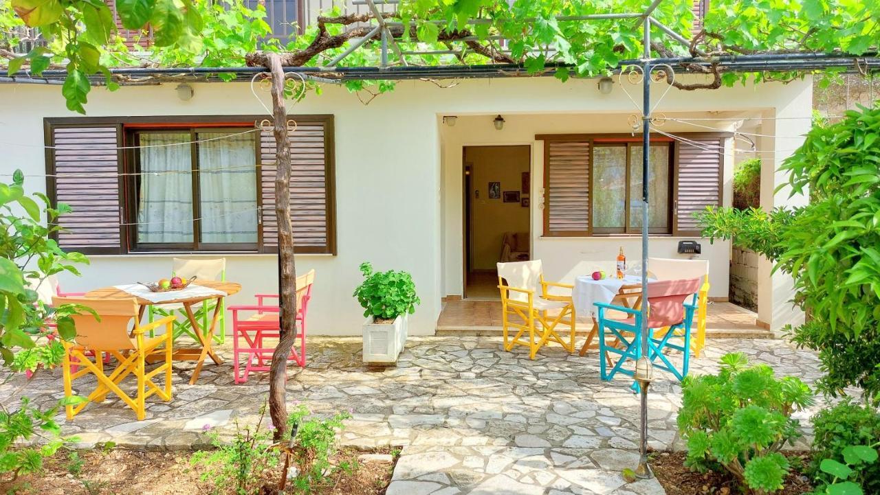 Lourantos Studios & Apartments Vathy  Exterior foto